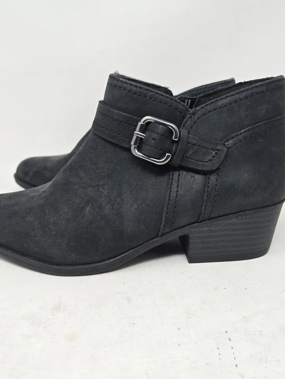 Clarks Slip on Pointed Toe Block Heel Ankle Bootie Women's Size 6M